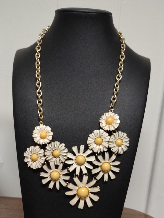 Jewelry - Daisy Floral Statement Necklace - Cream & Yellow Enamel Daisy Design